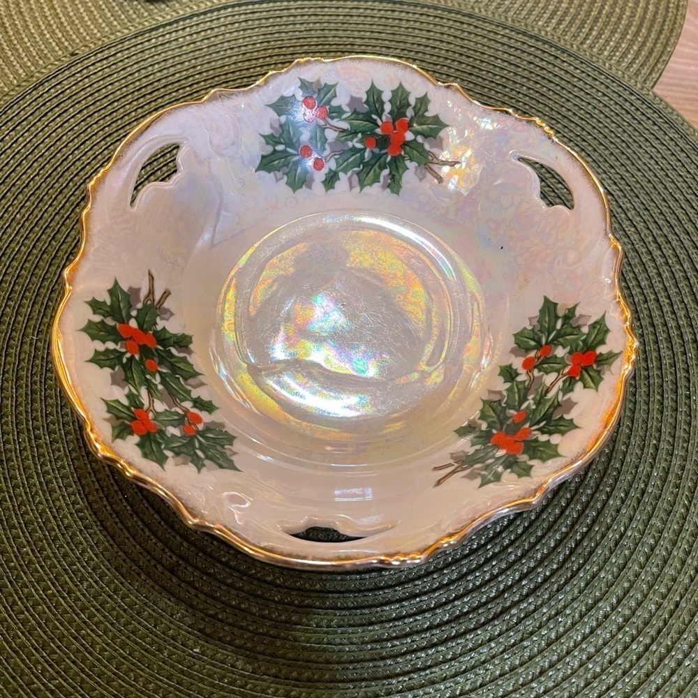 Vintage Ucagco Japan Ceramics Lustreware Holly & Berry Bowl - Picture 2 of 4